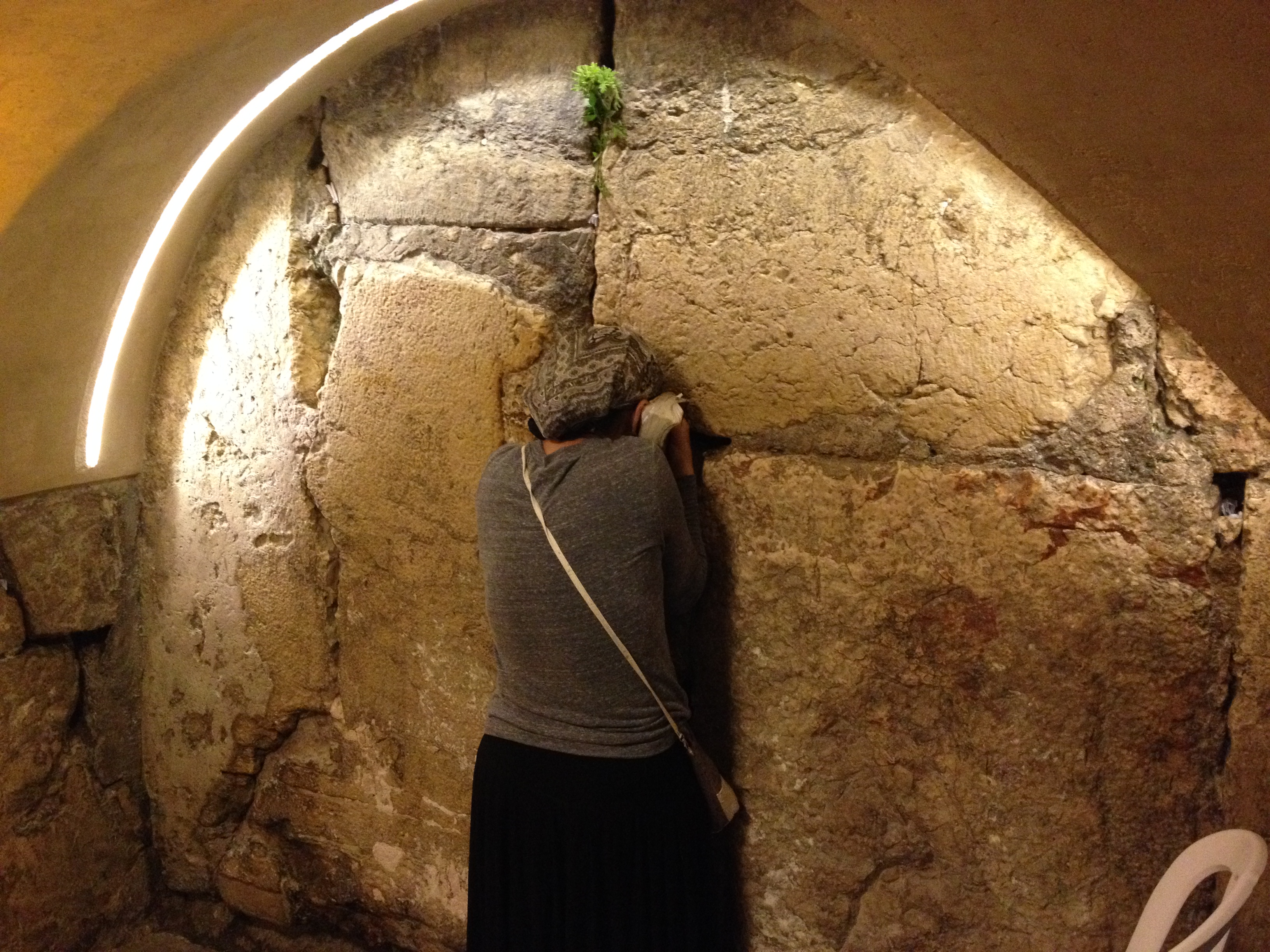 Woman weeps at Western Wall tunnel (2014)